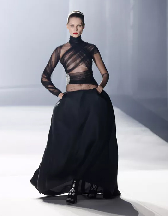 أزياء Stephane Rolland لخريف وشتاء 24/25 تعكس جمال باريس