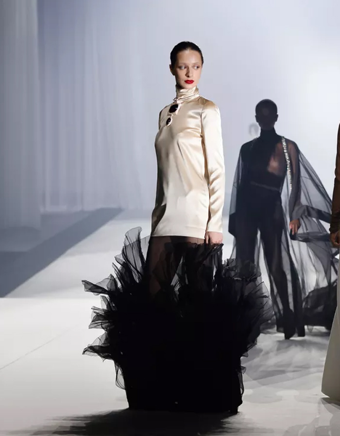 أزياء Stephane Rolland لخريف وشتاء 24/25 تعكس جمال باريس