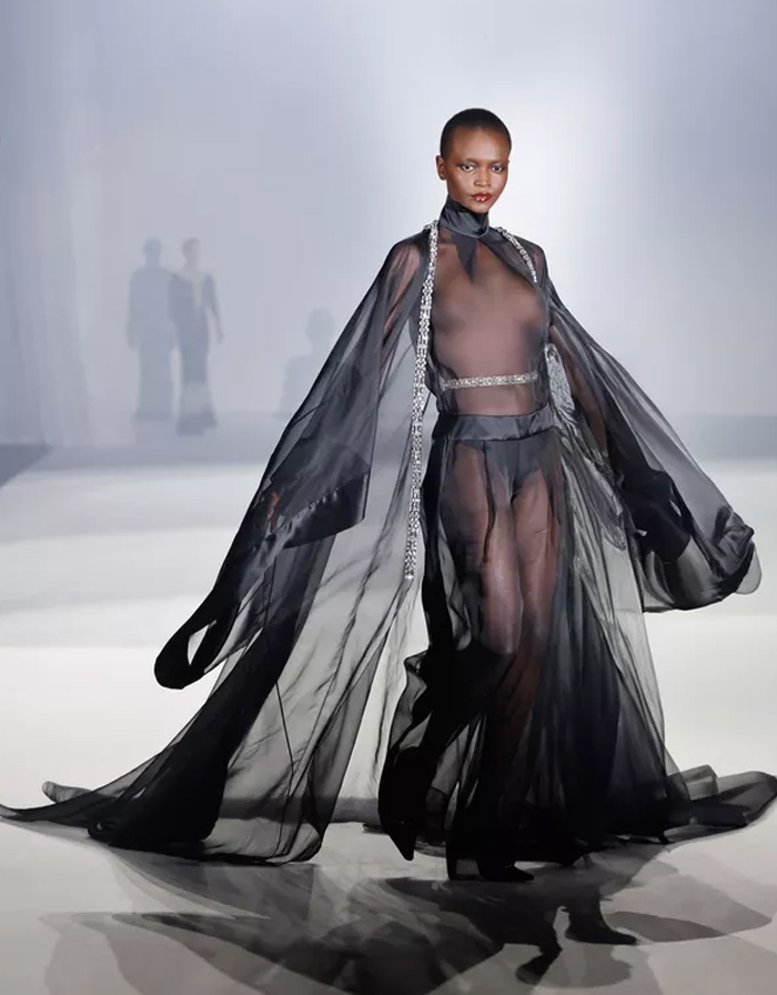 أزياء Stephane Rolland لخريف وشتاء 24/25 تعكس جمال باريس