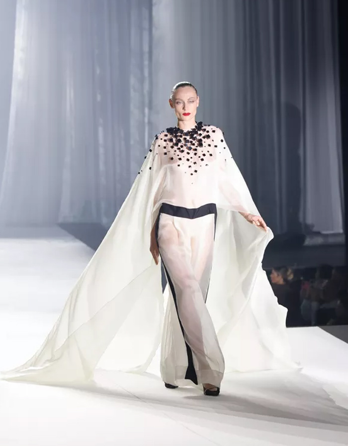 أزياء Stephane Rolland لخريف وشتاء 24/25 تعكس جمال باريس