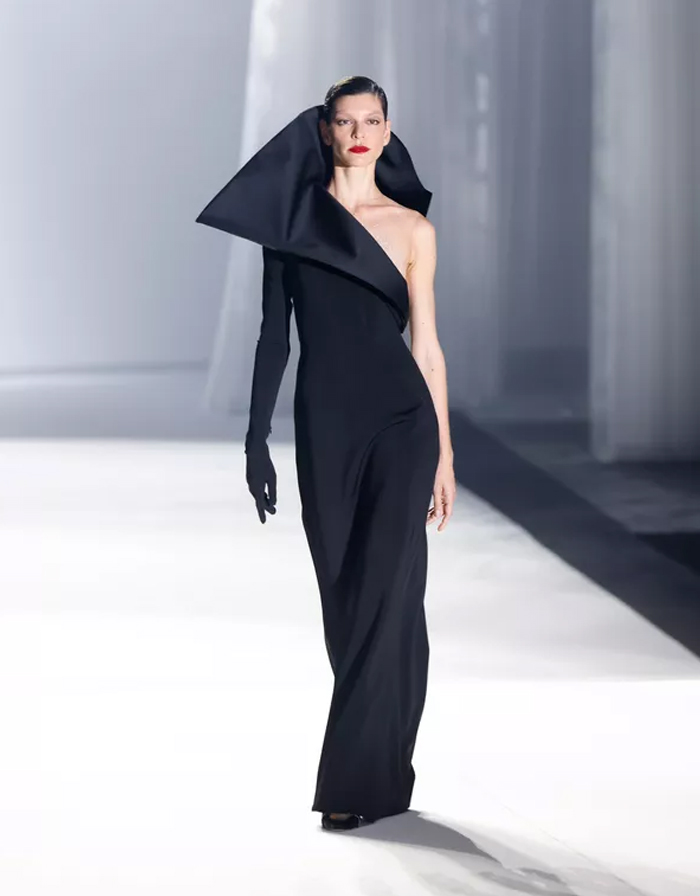 أزياء Stephane Rolland لخريف وشتاء 24/25 تعكس جمال باريس