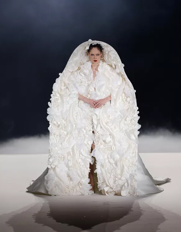 أزياء Stephane Rolland لخريف وشتاء 24/25 تعكس جمال باريس