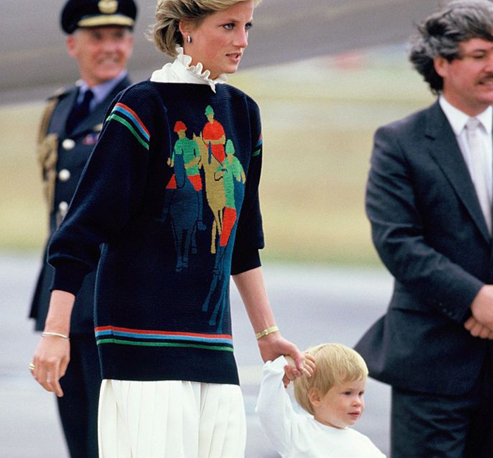 princess-diana-at-Aberdeen-airport-in-1986