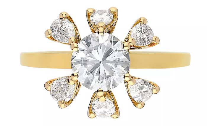 Dancing Diamonds Daisy Ring / Delfina Delttrez 