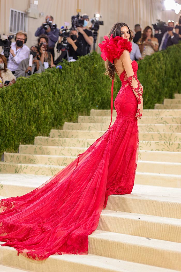 Emily Ratajkowksi - Met Gala - Vera Wang