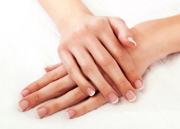 Is The “French” Manicure Still In Style? - Special Madame Figaro Arabia