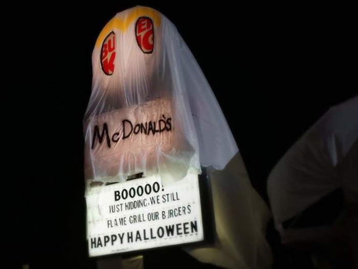 Burger King dressed up as McDonald’s for Halloween! Burger King dressed up as McDonald’s for Halloween!