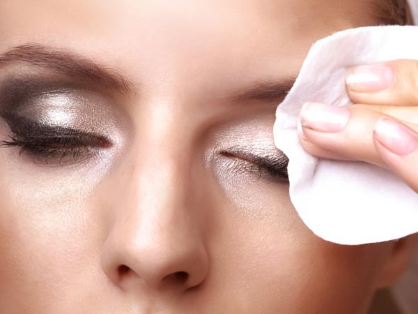 5 Mistakes You Make When Removing Your Makeup