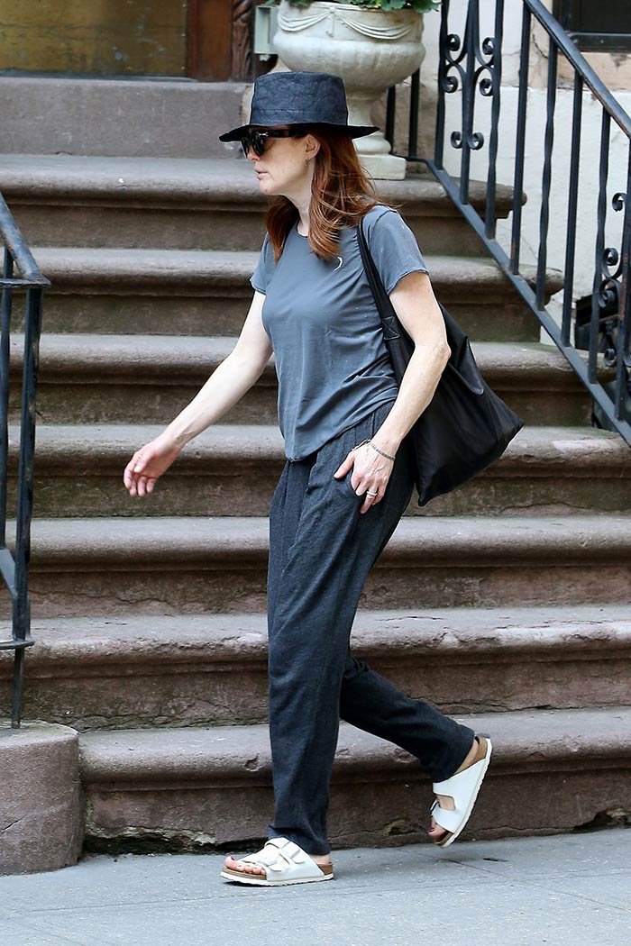 julianne-moore-Birkenstock-style