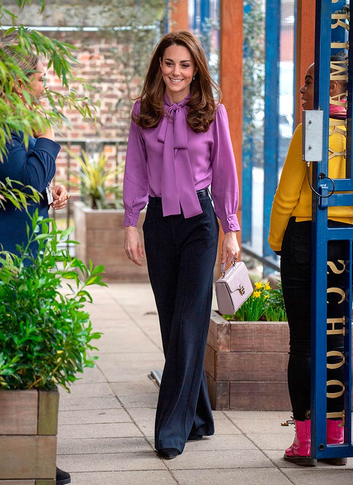 kate-middleton-pussy-bow-lavaliere-blouse