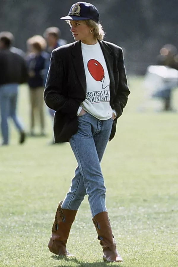 lady-d-in-red-ballon-tshirt