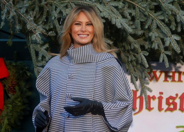 Melania Trump Welcomes Christmas Tree In Style Melania Trump Welcomes Christmas Tree In Style