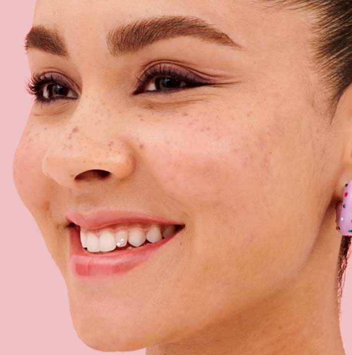 اطلالة رائعة خلال الأعياد  مع مستحضرات Benefit Cosmetics