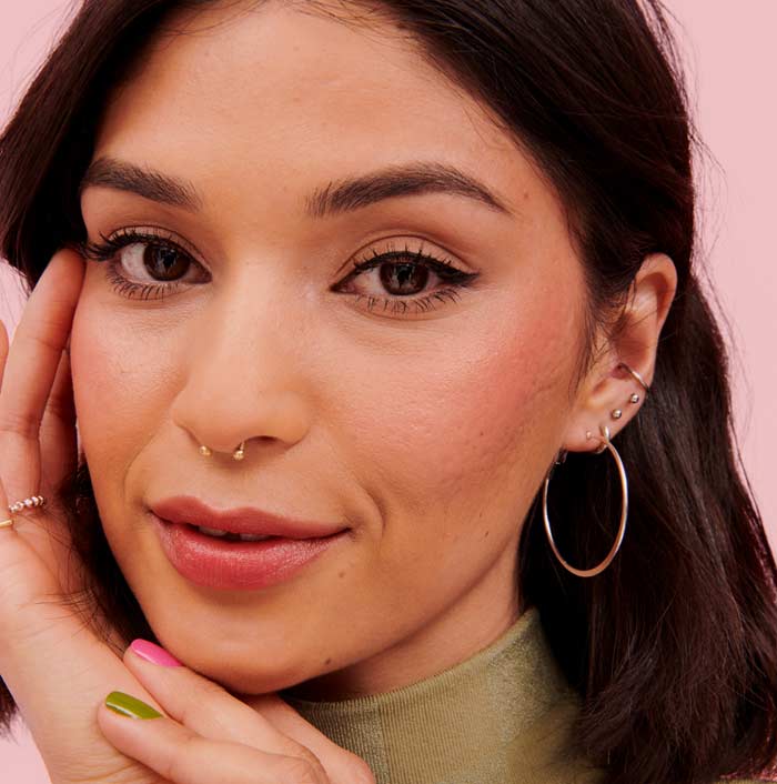 اطلالة رائعة خلال الأعياد  مع مستحضرات Benefit Cosmetics