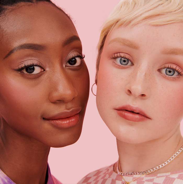 اطلالة رائعة خلال الأعياد  مع مستحضرات Benefit Cosmetics