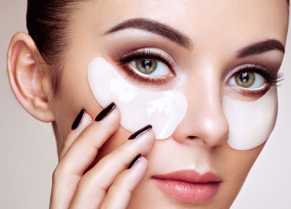 4 Ways to moisturize dry skin around the eyes