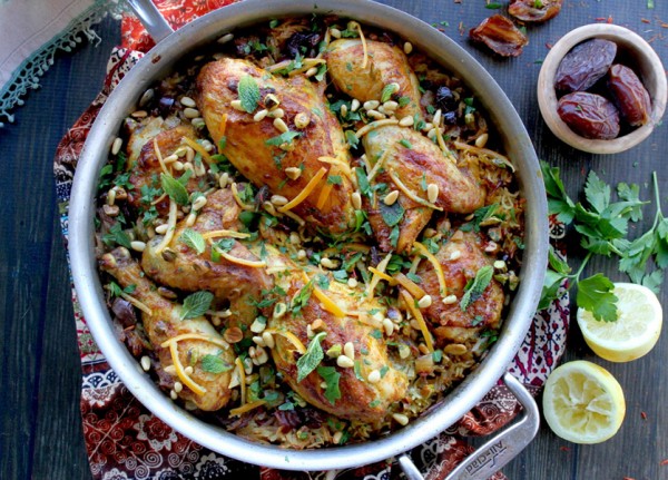 Chicken with rice and dates in the Moroccan way
