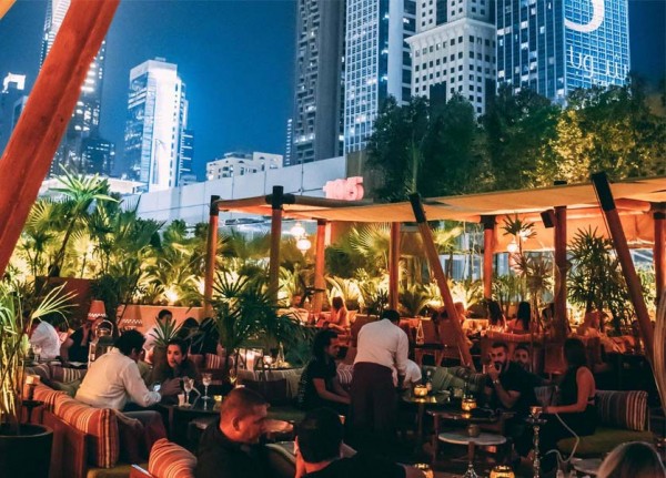 أفضل المطاعم في الهواء الطلق لبدء طقس الشتاء في دبي