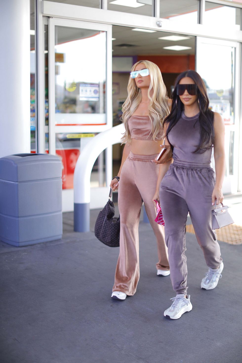 paris-hilton-kim-kardashian-velour-tracksuits