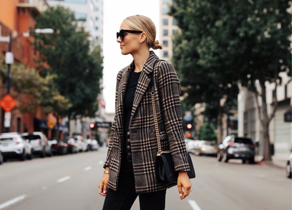 The Plaid Blazer: A stylish and effortless chic garment in your wardrobe