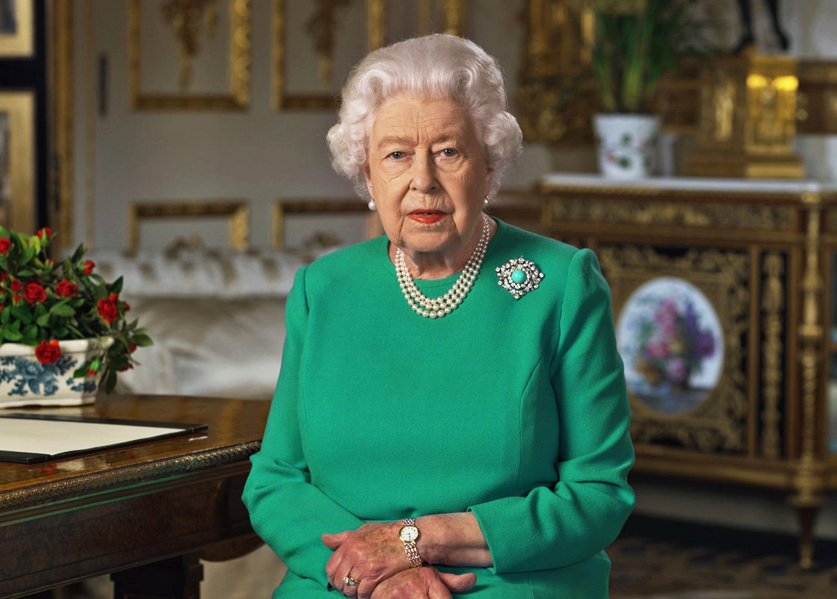 ما سبب اختيار الملكة إليزابيث اللون الفيروزي في خطابها؟ 