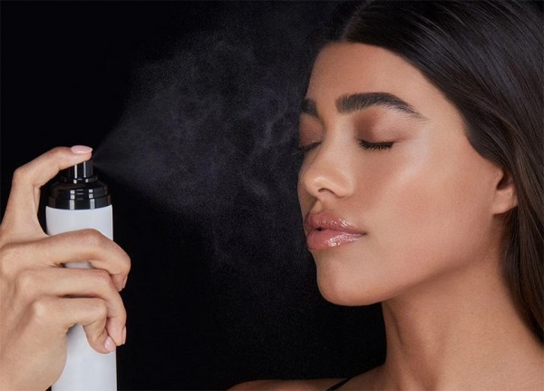 The Makeup Setting Spray that Will Keep It from Melting The Makeup Setting Spray that Will Keep It from Melting