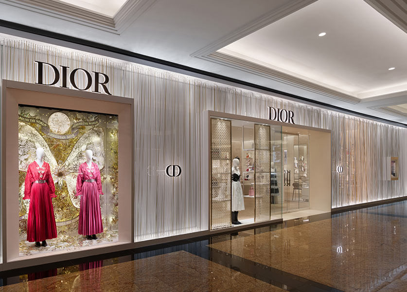 روائع ديكورات متاجر Dior لأعياد نهاية السنة
