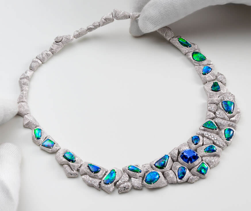 أشكال ذات أناقة فائقة Piaget  تكشف عن مجموعة من المجوهرات الفاخرة التي تجمع بين الفن والإبتكار