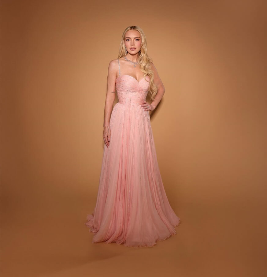 Lindsay Lohan Shines in Feminine Pink Dress at her new movie Premiere