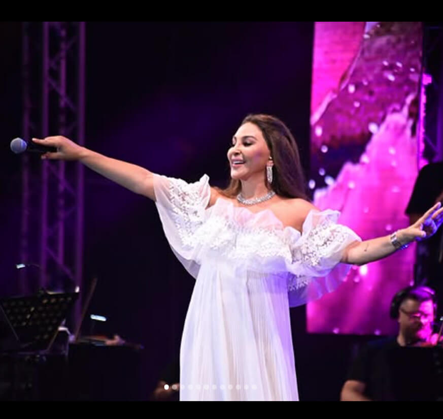 Elissa Opens her Concert at Beirut Holidays Elissa Opens her Concert at Beirut Holidays