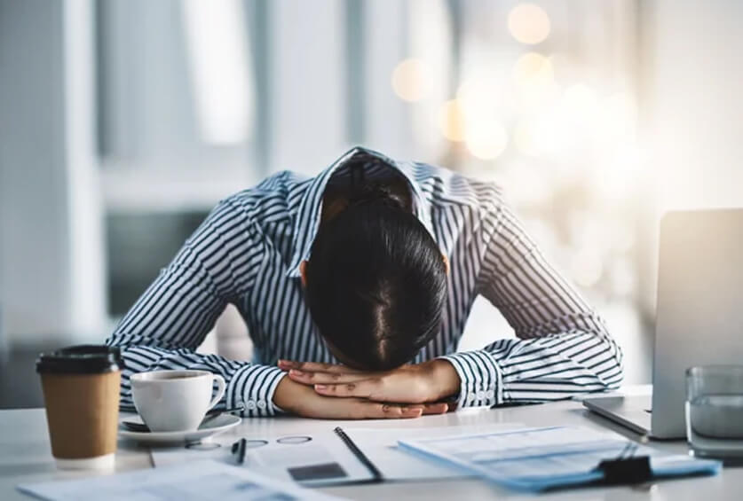 أسباب التعب عند الاستيقاظ صباحاً… 4 علامات يجب عدم تجاهلها