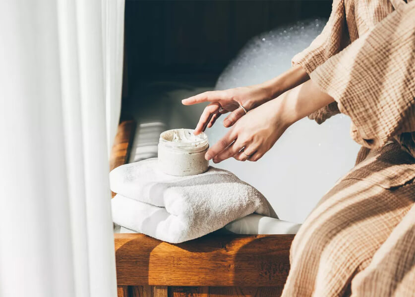 كيف نعرف أن مستحضر التجميل منتهي الصلاحية ومتى يجب التخلص منه؟