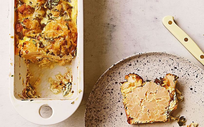 طريقة عمل كيك القرنبيط بالجبن والأعشاب