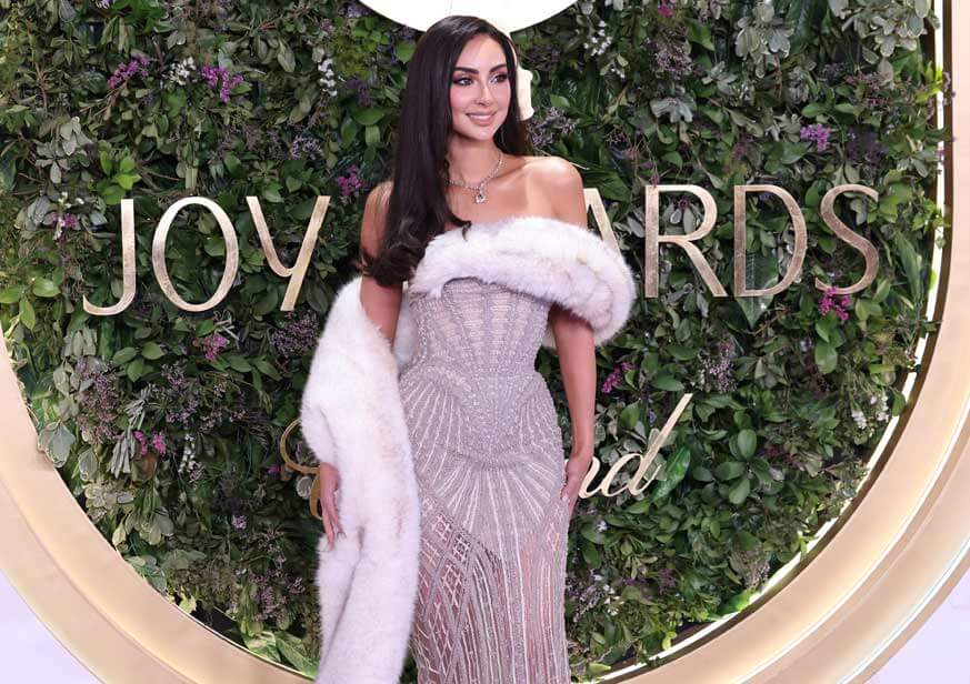 نور الغندور بإطلالة كلاسيكية من توقيع نيكولا جبران في Joy Awards 2026