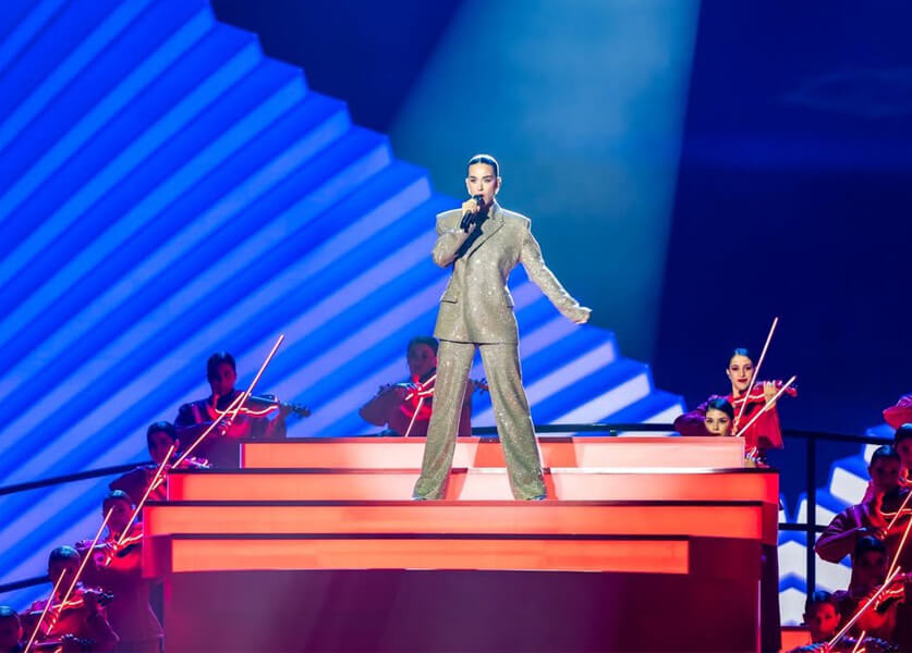 كيتي بيري تفتتح حفل Joy Awards 2026 وتتألق بتصميم سعودي