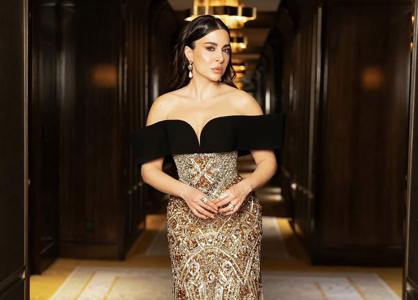 سارة أبي كنعان تتألق بإطلالة “كش ملك” في  Joy Awards وفيديو عفوي مع زوجها