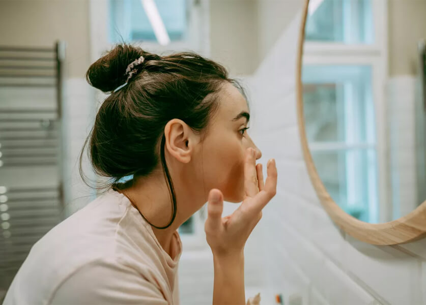 هل يصغّر Roaccutane الأنف؟ هل يؤثر علاج حب الشباب على شكل الأنف؟