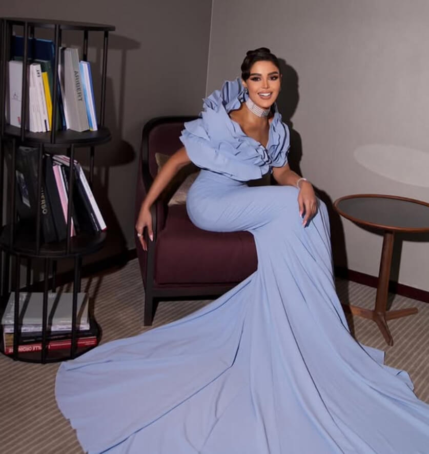 سبيسيال مداد فيغارو تتبع المدونة الكويتية مرمر خلال حضورها عرض طوني ورد image