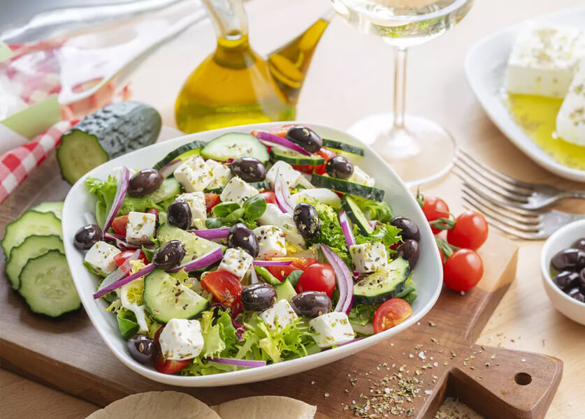 النظام الغذائي المتوسطي: كيف يخفّض خطر السكتة الدماغية ويحمي القلب والدماغ؟