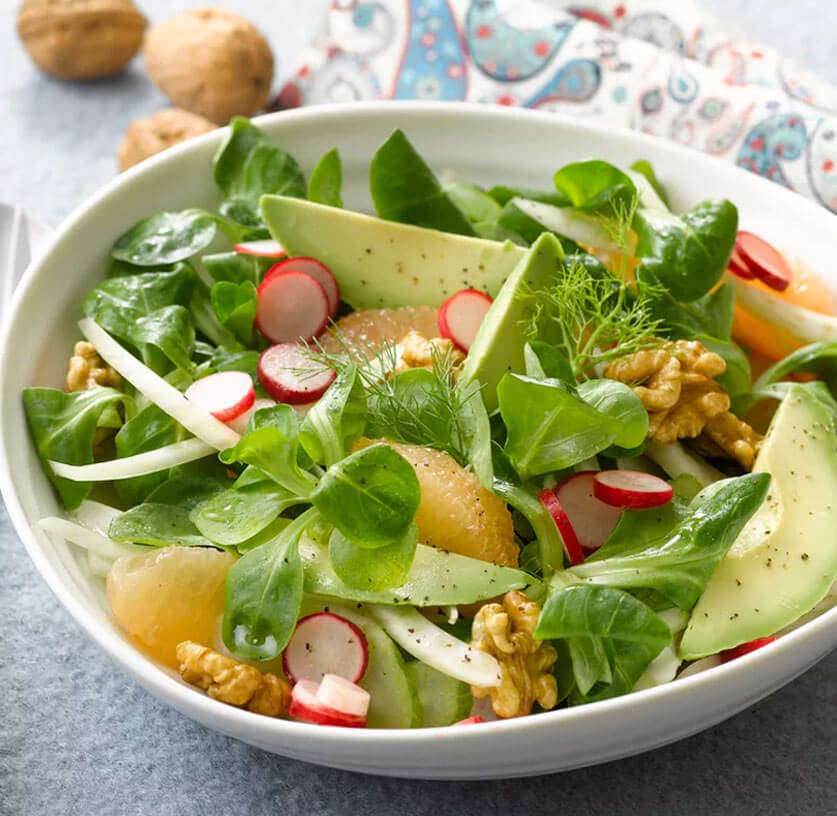 طريقة عمل سلطة الأفوكادو والجوز والفجل