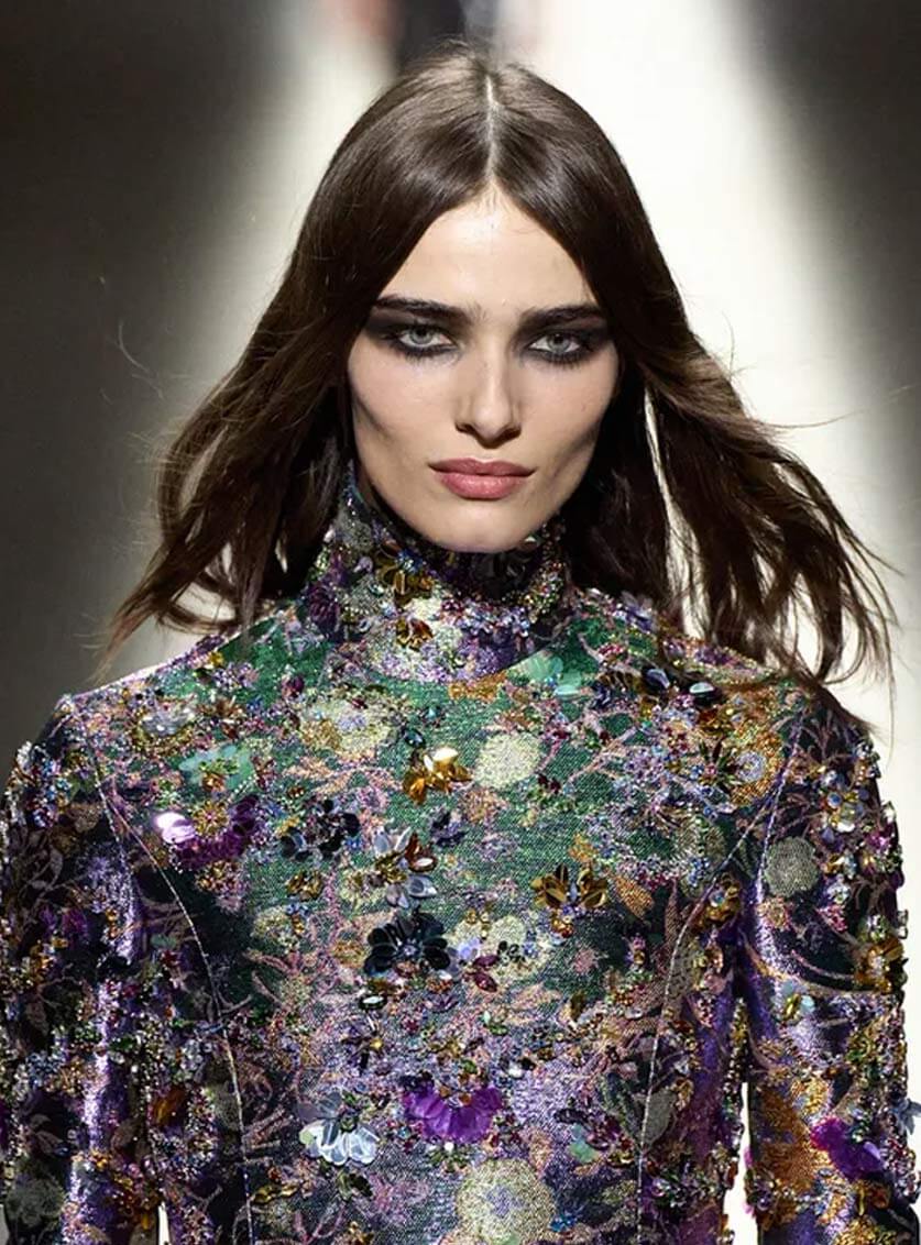 كيف تطبّقين مكياج  عيون سموكي من عرض Gucci؟