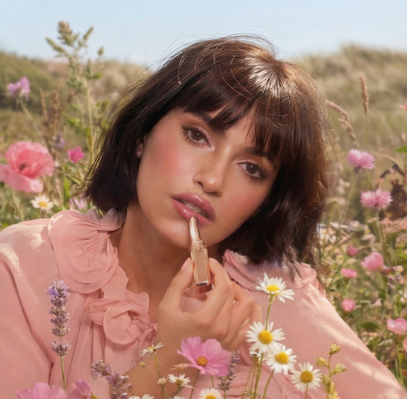 تفاصيل مكياج يُسر الخالدي في أجدد حملة لـCharlotte Tilbury