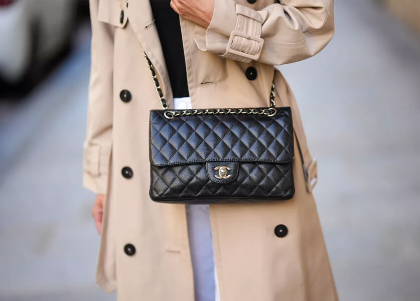 أسرار حقيبة CHANEL  الكلاسيكية  الأشهر والأكثر طلبا حول العالم