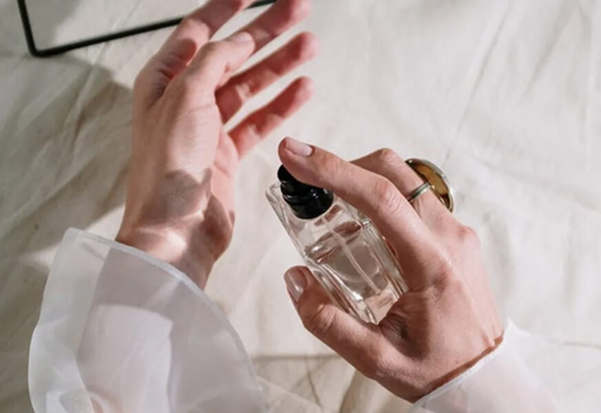 العطور كهوية: ماذا تقول رائحتك عنك؟