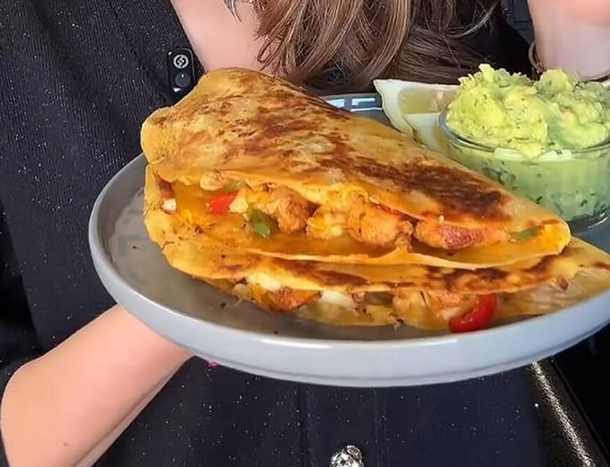 كيفية عمل Chicken Quesadillas