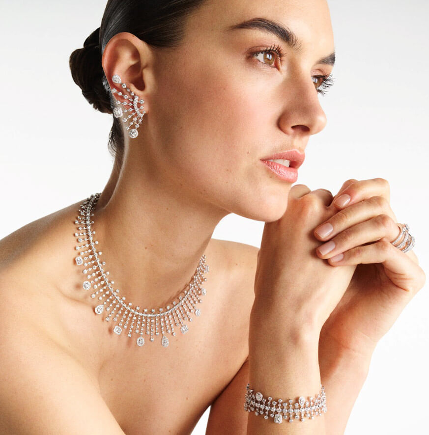 Sartoro Geneve’s Trilogie Collection: Two Visions of the Modern Bride