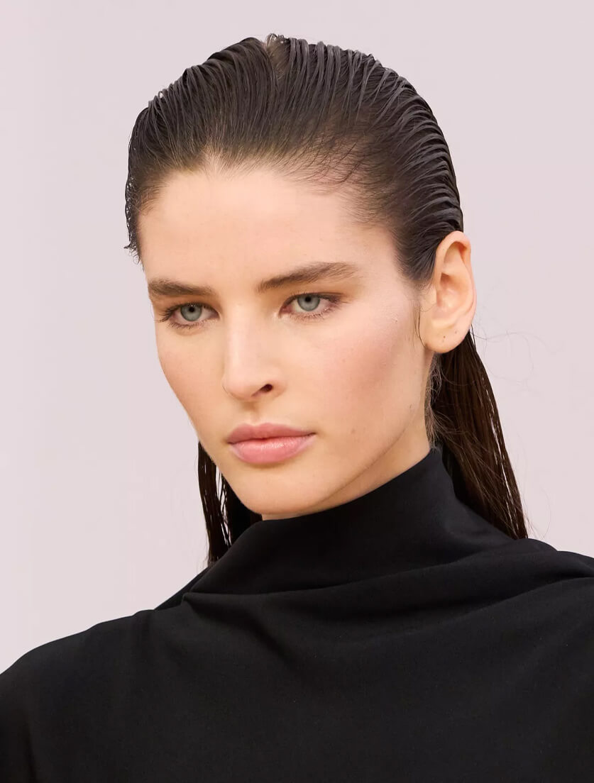 Sleek Hair: تسريحة صيف 2026 الأكثر رواجاً وكيفية اعتمادها