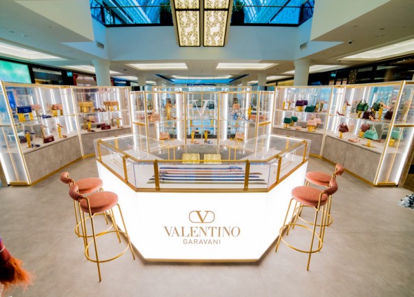 مجموعة VALENTINO  الحصرية للشرق الأوسط  في متجر مؤقت في دبي والكويت
