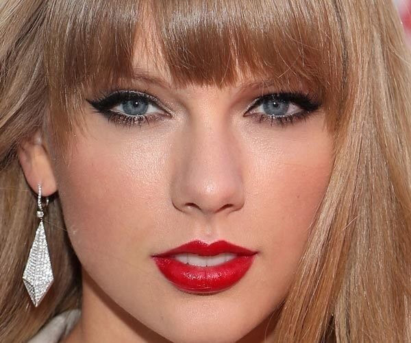 taylor-winged-eyeliner