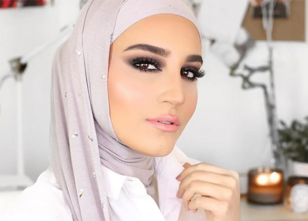 Steps to avoid makeup stains on your hijab